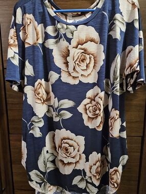 Navy Floral Short‑Sleeve Blouse – Beige Rose Print – Excellent Condition